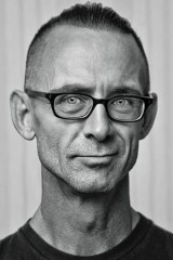 Black and white headshot of Chuck Palahniuk